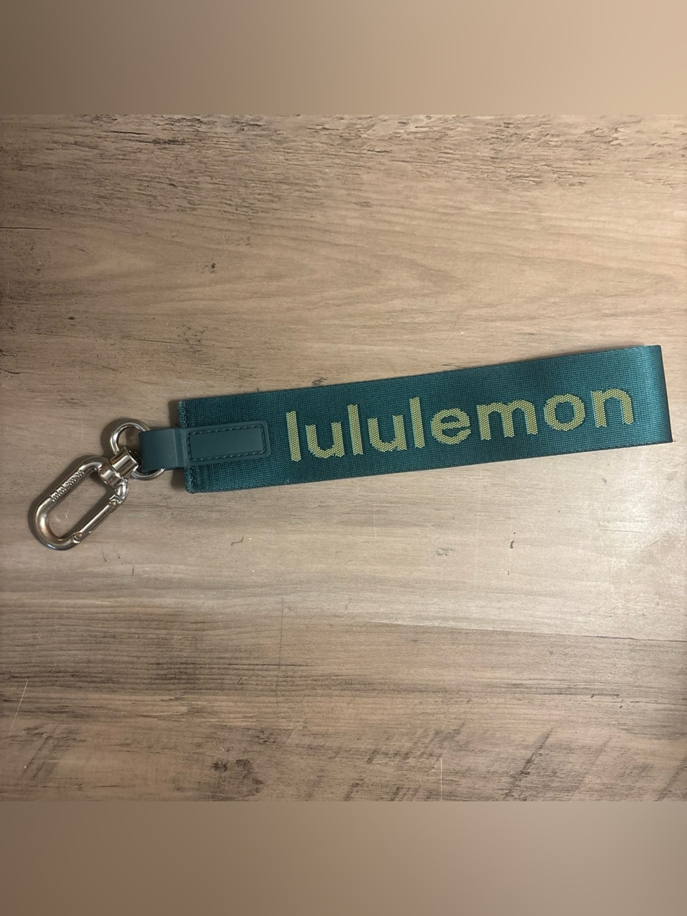 Lululemon Never Lost Keychain Camp Green Lime Silver
